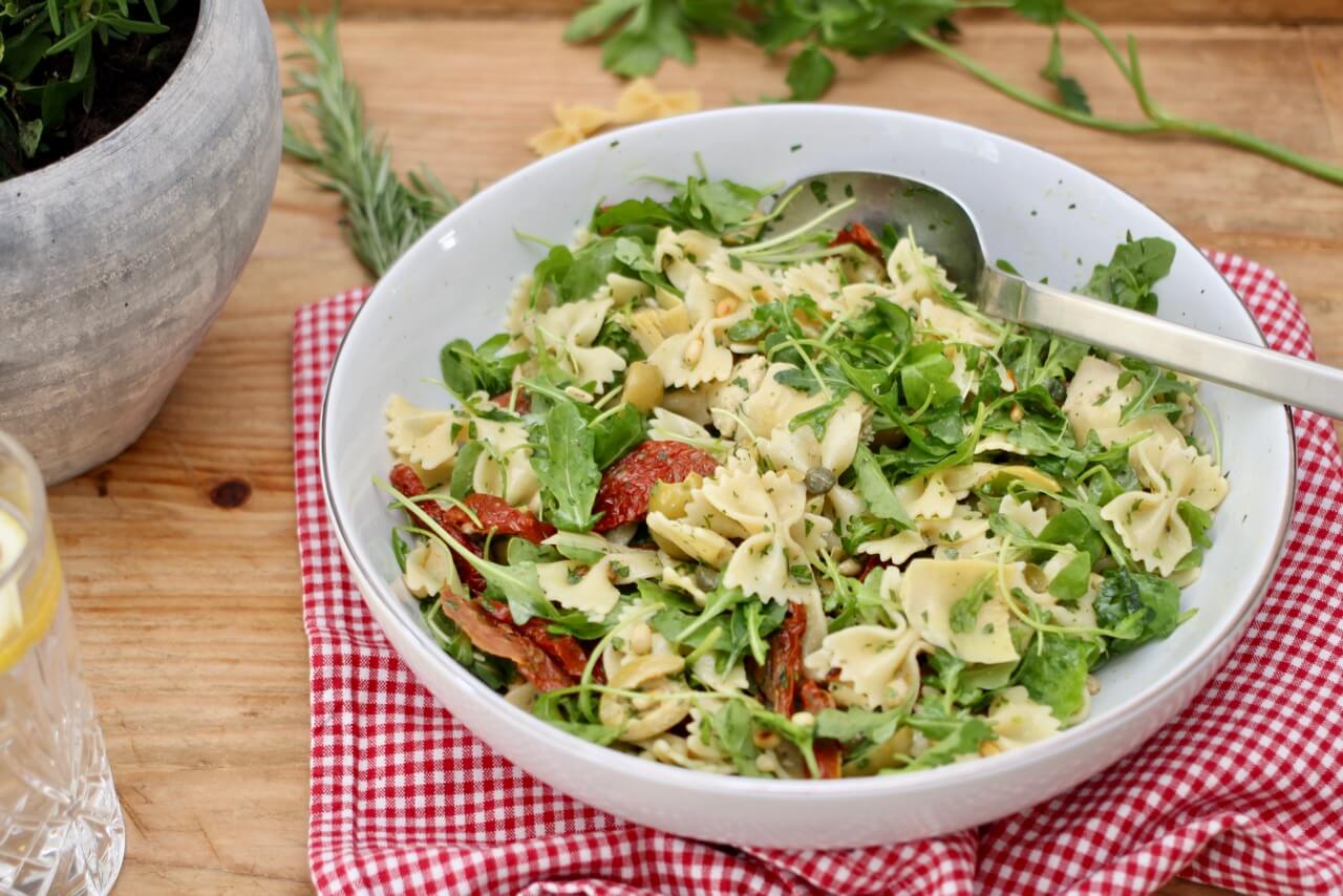 HOME OF HAPPY: MEDITERRANER FARFALLE-SALAT