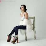 Kim Ha Yul – White Top And Jeans Foto 15