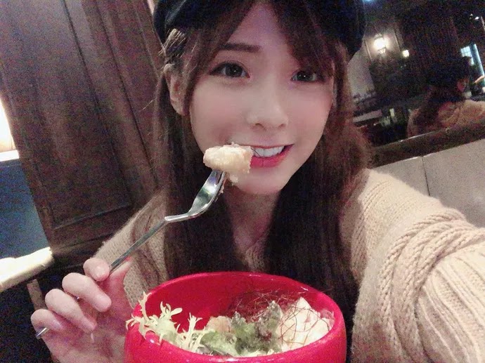 Bất ngờ với nhan sắc tuyệt đỉnh của cô nàng streamer xinh đẹp, cộng đồng mạng rần rần hỏi xin info Bất ngờ với nhan sắc tuyệt đỉnh của cô nàng streamer xinh đẹp, cộng đồng mạng rần rần hỏi xin info
