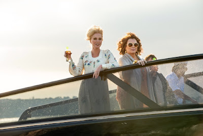 Joanna Lumley and Jennifer Saunders in Absolutely Fabulous: The Movie Image 1