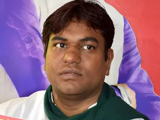 भाई के वीआईपी ट्रीटमेंट के आरोप पर बोले मुकेश सहनी - प्रोटोकॉल टूटा है लेकिन.. भाई के वीआईपी ट्रीटमेंट के आरोप पर बोले मुकेश सहनी - प्रोटोकॉल टूटा है लेकिन..