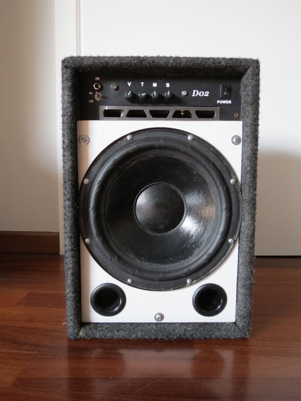 Davide Gironi: D02: a simple 80W Bass guitar amplifier built around the