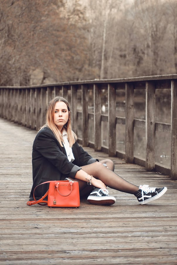 Outfit con Vans y maxi blazer