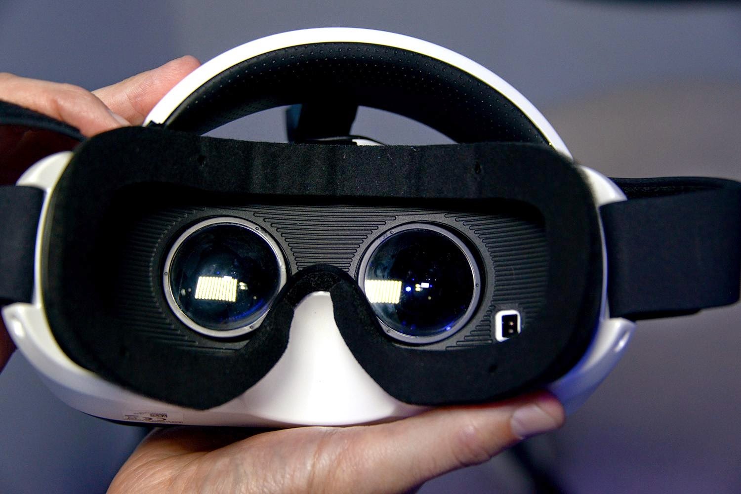 Виар про очки. Samsung Gear VR. Самсунг Геар шлем. Очки виртуальной реальности самсунг Gear VR. Виар очки самсунг.