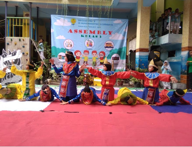 Sekolah Menyenangkan Dengan Konsep Edutainment Dalam Assembly Learning SD Muhammadiyah 16 Surabaya