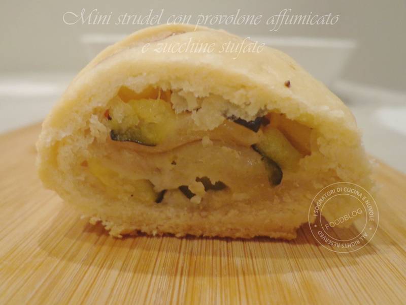 MINI STRUDEL CON PROVOLONE AFFUMICATO E ZUCCHINE STUFATE1