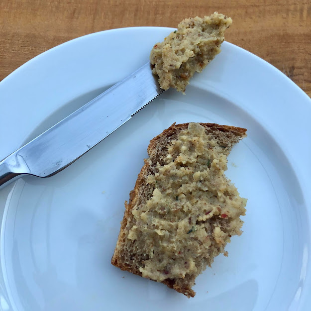 Miss Golosinas: Zwiebel-Nuss-Aufstrich