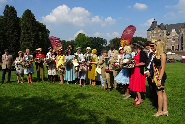 Gruppenbild mit allen Gewinnern des 1. Fashion Awards auf Schloss Merode Gruppenbild mit Gewinnern des 1. Fashion Awards auf Schloss Merode