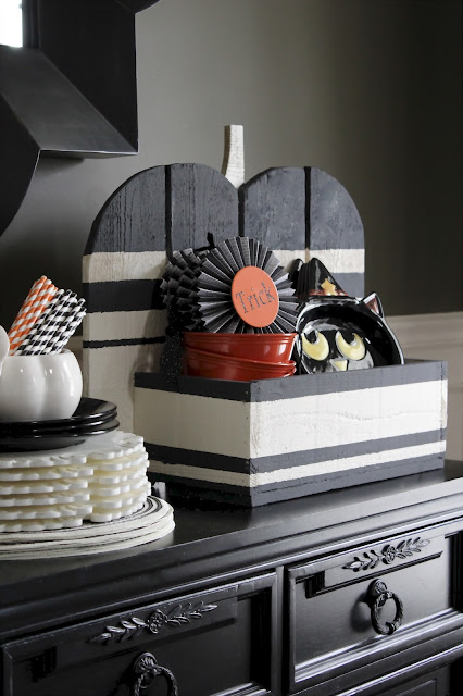 The Yellow Cape Cod: How To Make a DIY Rustic Pumpkin Stand