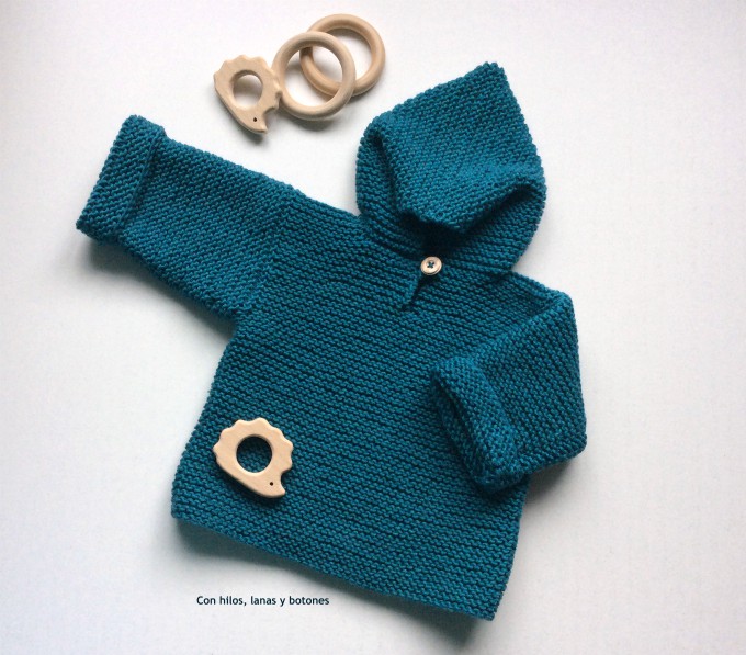 Con hilos, lanas y botones: Jersey con capucha para bebé (patrón gratis)