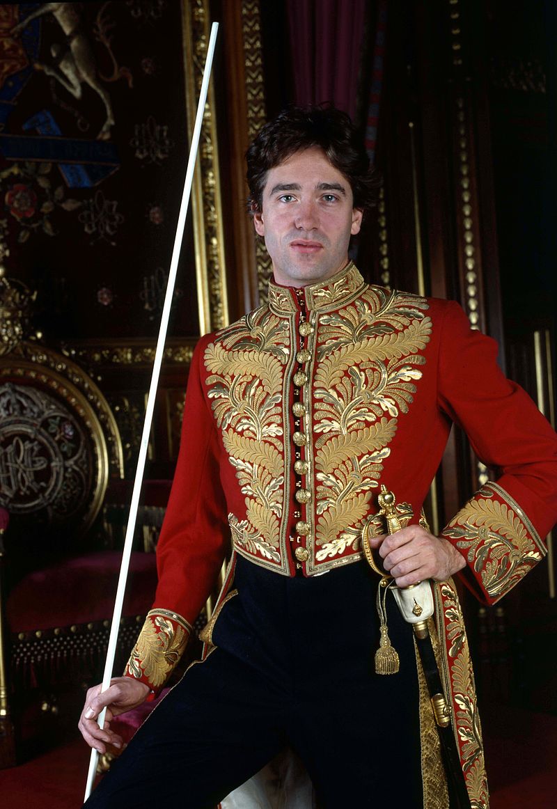 El lord gran chambelán de Inglaterra; y el lord Chambelán de la casa real