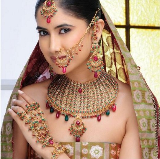 FASHION of Life Style: Indian Bridal Jewelry Sets