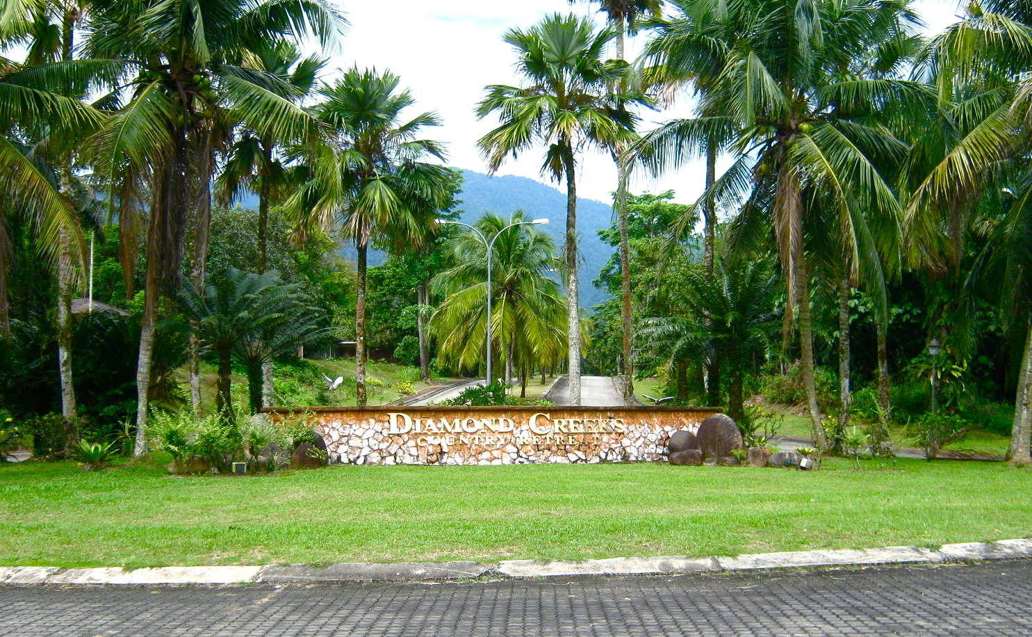 Diamond Creeks Country Retreat (DCCR) Homestay Tanjung Malim: Selamat