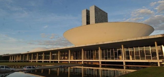 Câmara convida Paulo Guedes para dar explicações sobre saída da Caixa e BB da Febraban