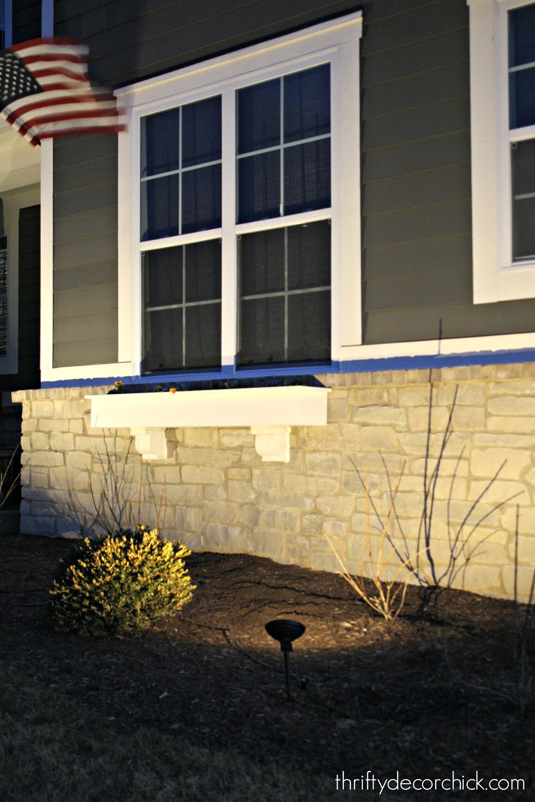 How to install pretty landscape lighting from Thrifty Decor Chick