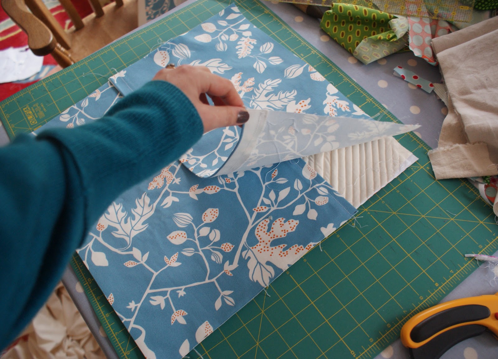 The Dining Room Drawers String Quilt Cushion Cover (Tutorial)