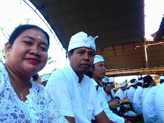 Waiting For Praying Galungan Day Ceremony