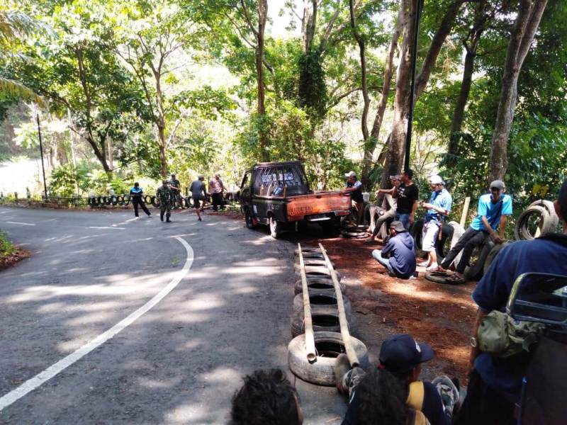Kurangi Motor Masuk Jurang Di Jalan Ekstrim Ruas Gunung Lio Salem