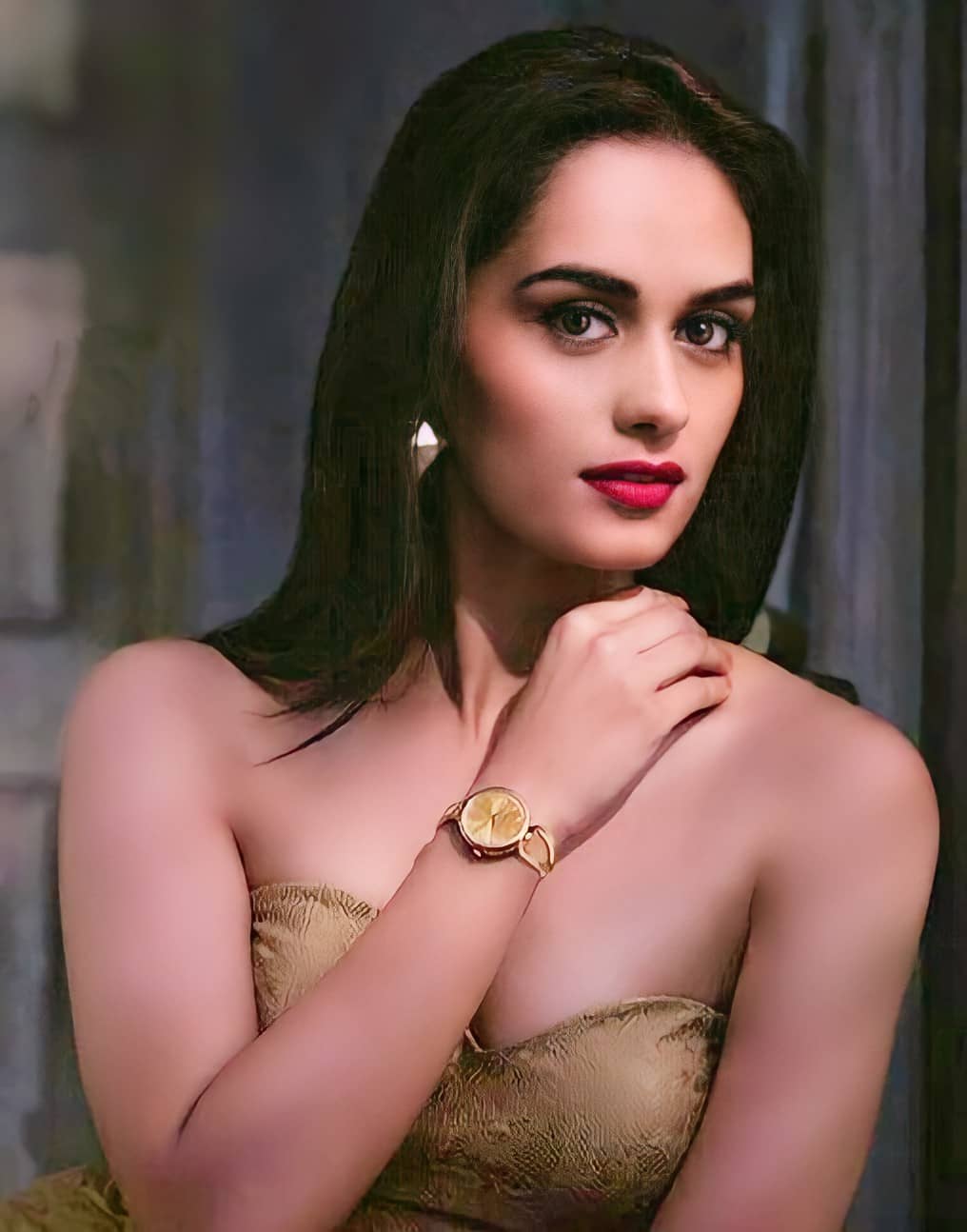 Manushi Chhillar Hot Photos.