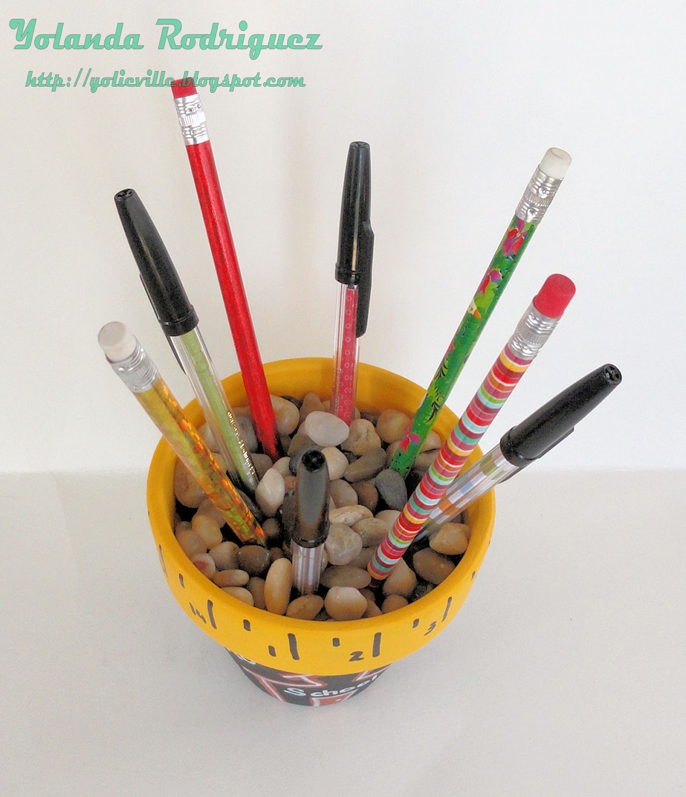 Yolieville Teacher's Pen & Pencil Holder