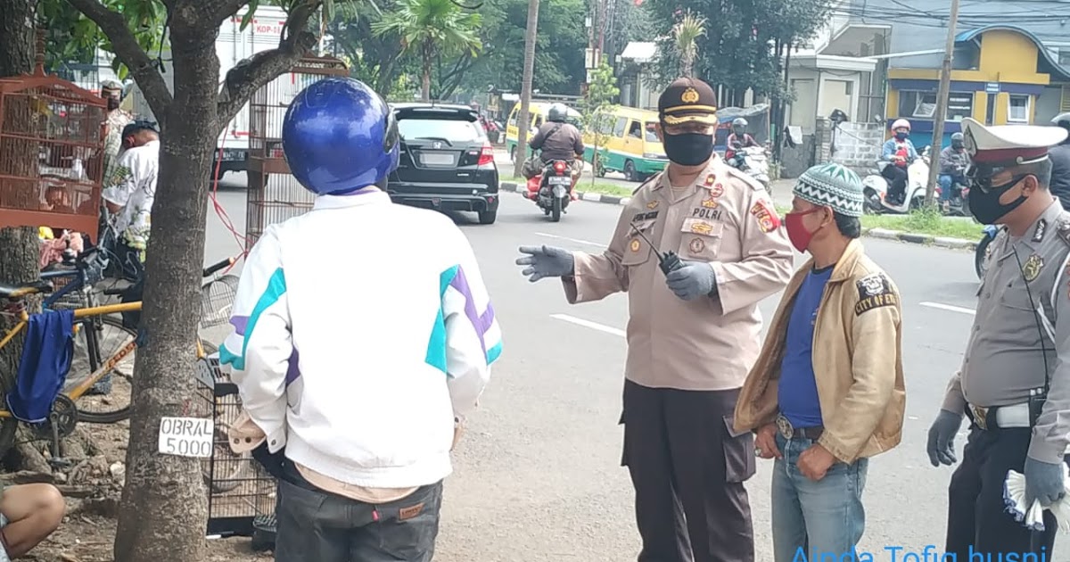 Polsek Bojongloa Kaler Polrestabes Bandung Membagikan Sarung