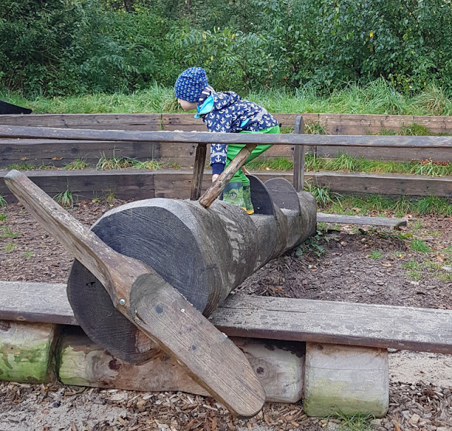 Urlaub auf Fanø mit Kindern: 4 Outdoor-Ausflüge für Familien. Der Spielplatz bei Nordby auf Fanö ist super für Kleinkinder und liegt schön im Wald!