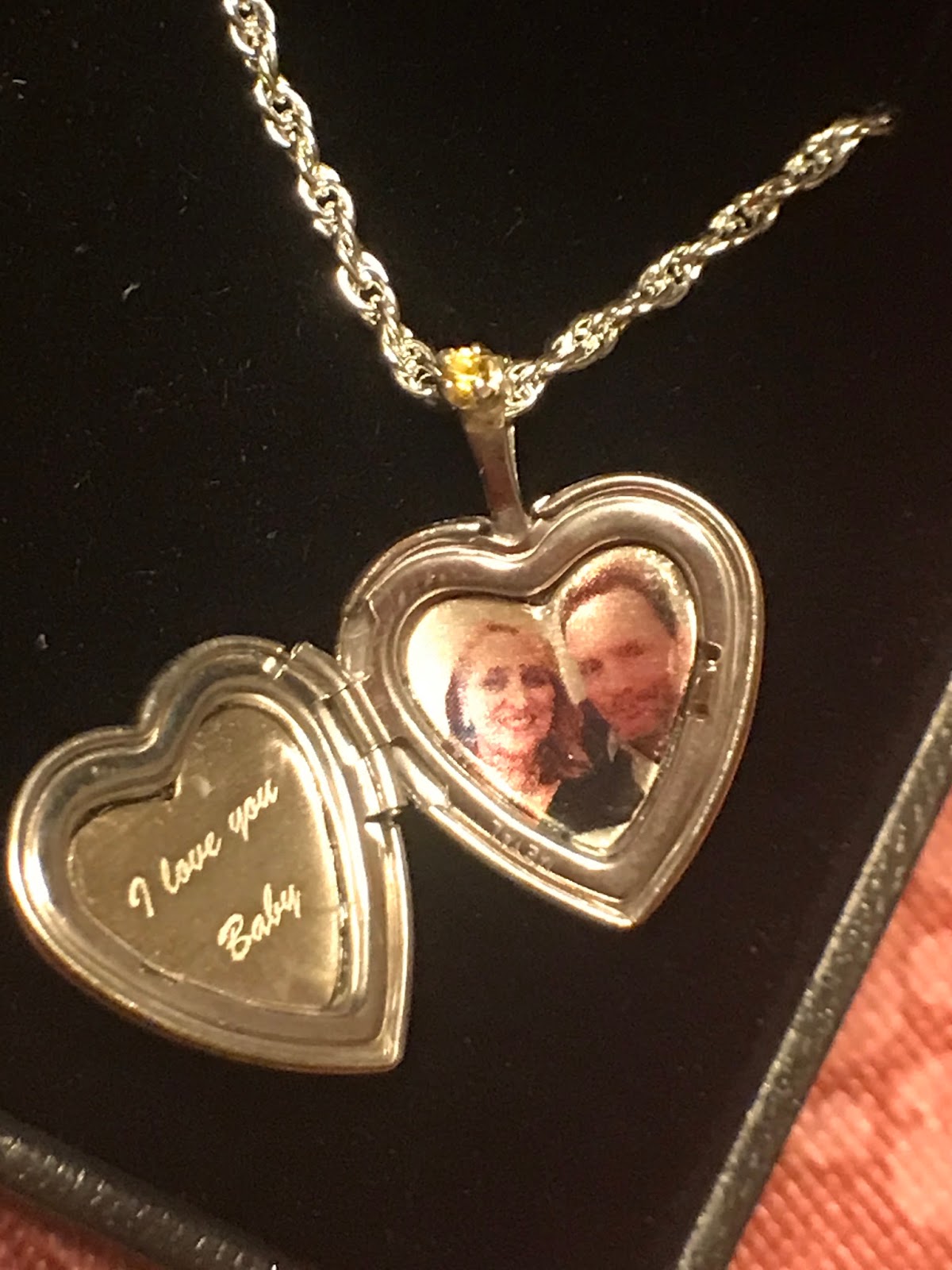 Gift a Beautiful Locket Gifts With Sentiment from