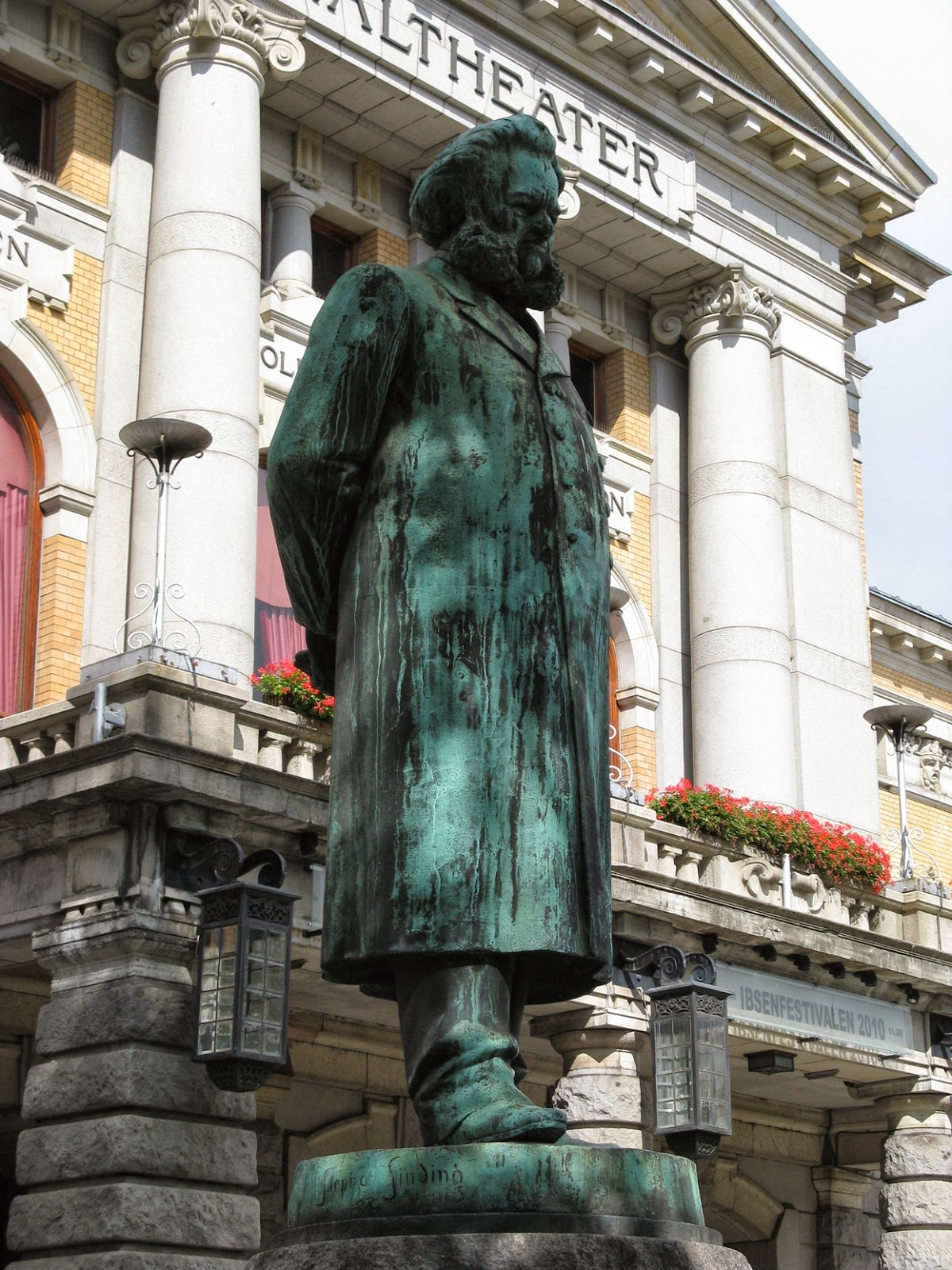 Памятник ибсену в норвегии