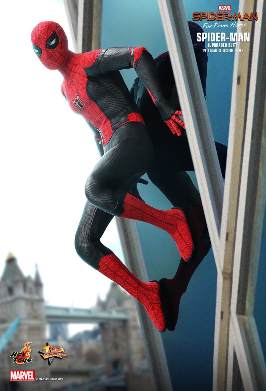 Hot Toys Spider-Man (Upgraded Suit) Sixth Scale Figure