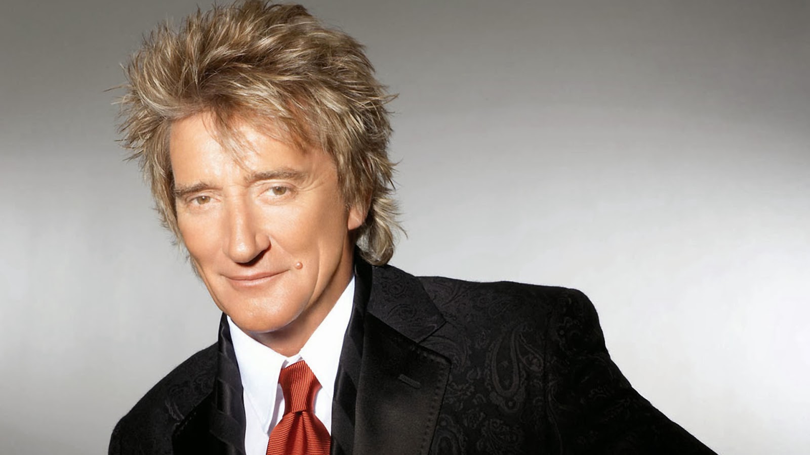 Papelmundo Rod Stewart cada vez más cerca