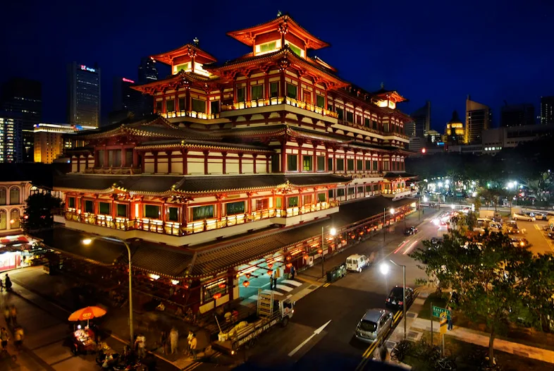 Kuil dan Museum Relik Gigi Buddha di jantung Chinatown