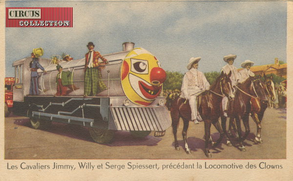 Les cavaliers Jimmy, Willy et Serge Spiessert, précédent la locomotive du clown