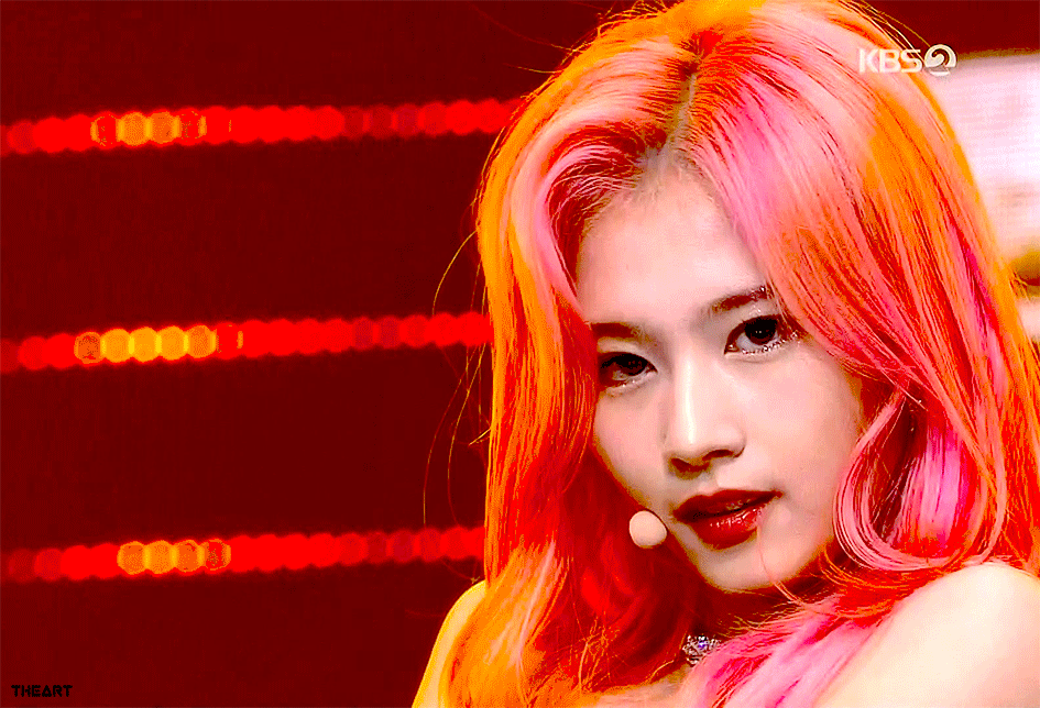 여전히 사람홀리는 사나의 눈빛ㄷㄷㄷ.gif | 인스티즈