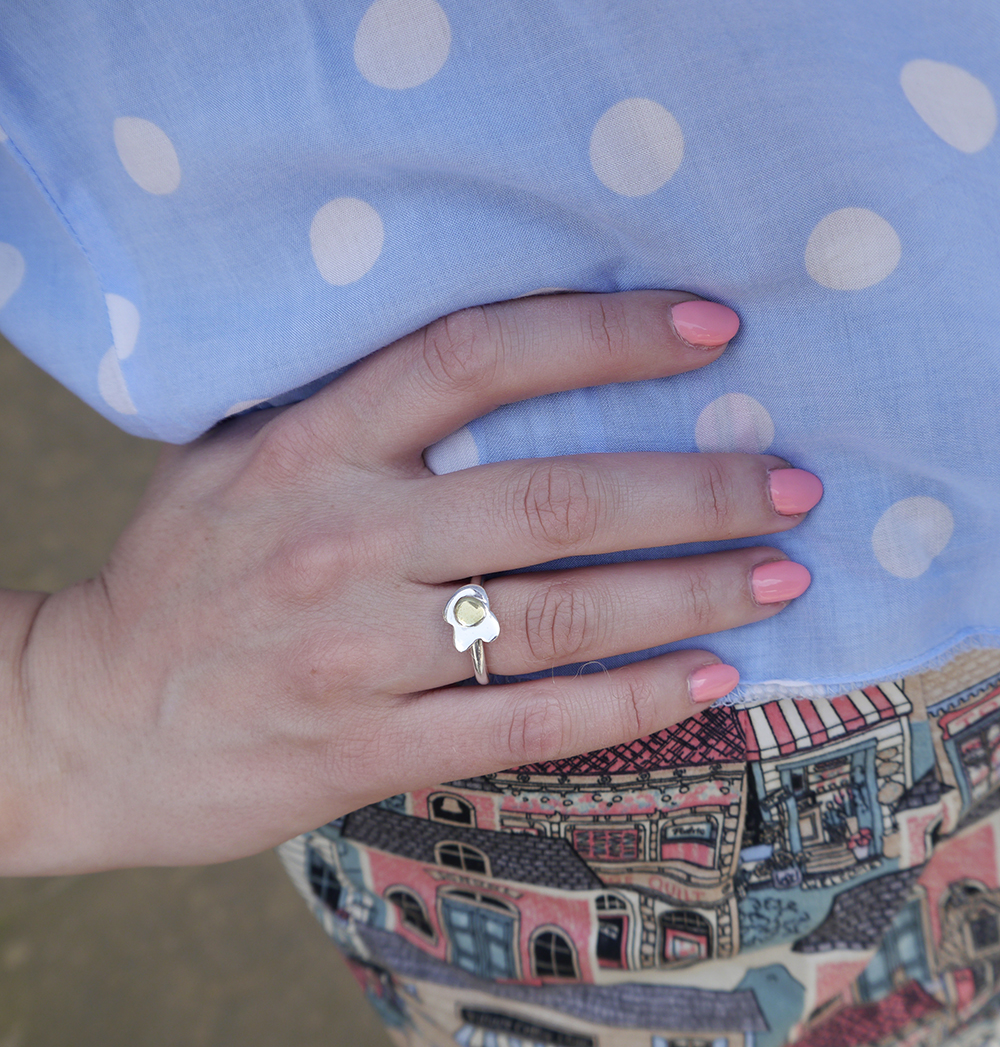 Fun fried egg ring as seen on fashion blogger wardrobe conversations Scottish blogger, Edinburgh blogger, british street style, fried egg ring and peach nails,Scottish street style, quirky street style, dressing to a theme, food inspired outfit, pale girl style,