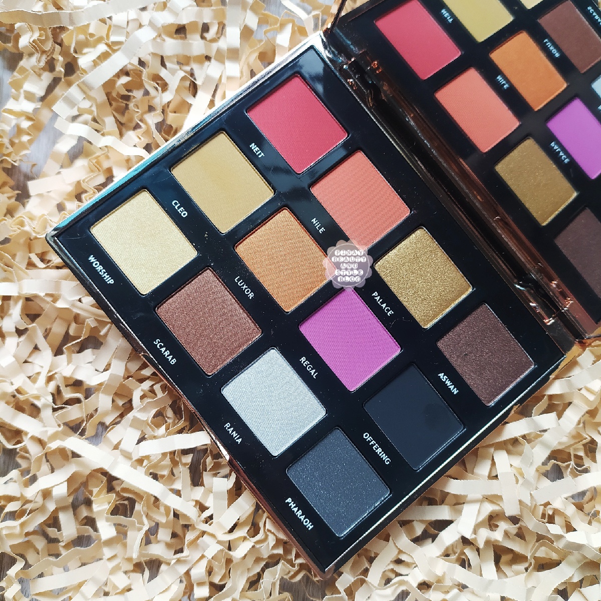 REVIEW Teviant Queen Eyeshadow Palette + Price, and Swatches Eye