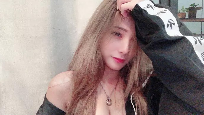 Bất ngờ với nhan sắc tuyệt đỉnh của cô nàng streamer xinh đẹp, cộng đồng mạng rần rần hỏi xin info Bất ngờ với nhan sắc tuyệt đỉnh của cô nàng streamer xinh đẹp, cộng đồng mạng rần rần hỏi xin info