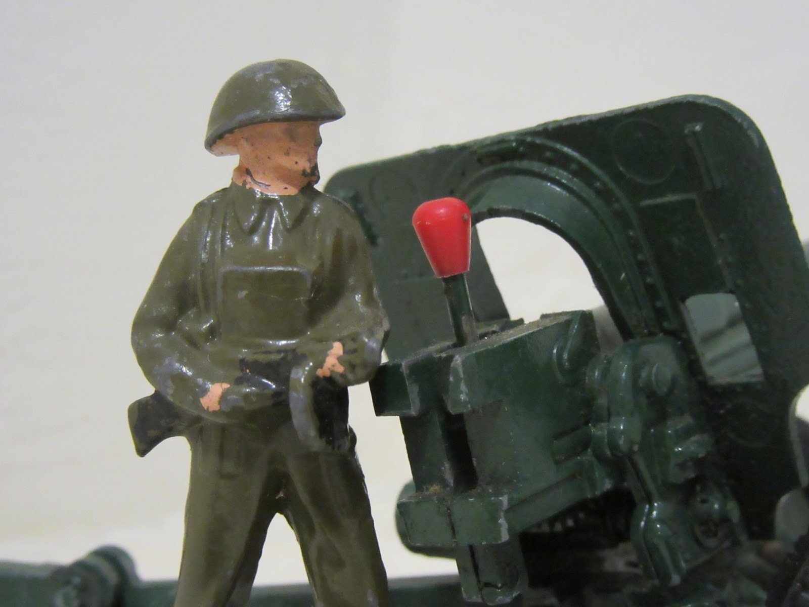 Toy soldiers and real battles Cannon OTO Melara Mod 56 105mm