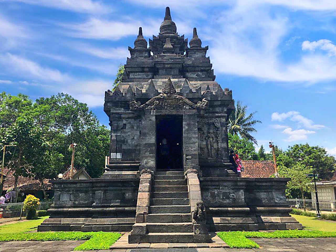 13 Objek Wisata Paling Menarik yang Berada di Dekat Candi