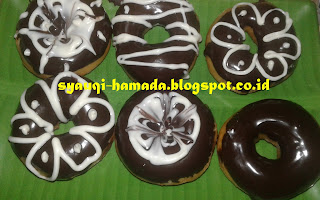 donat empuk bertopping Coklat Blok