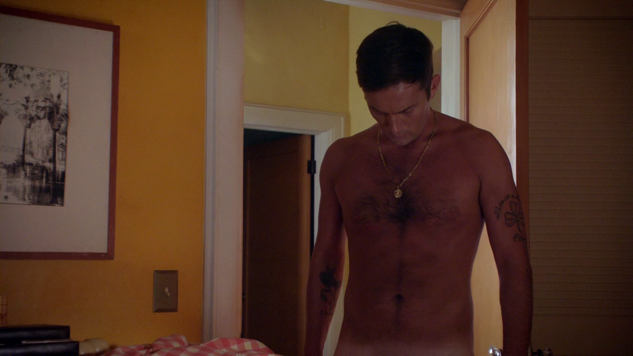 Desmond Harrington nude in Dexter 5-01 "My Bad" .