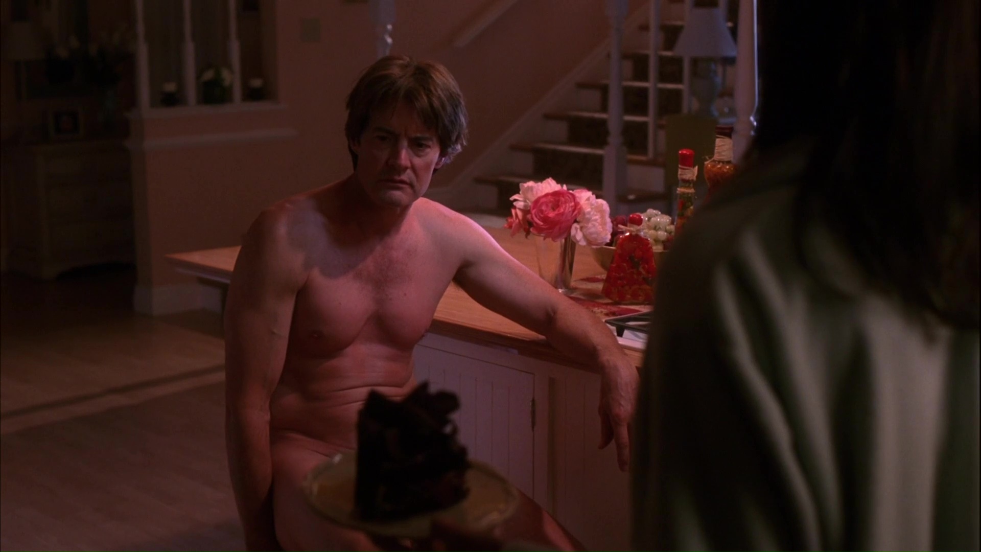 Kyle MacLachlan shirtless in Desperate Housewives 4-12 "In Buddy'...