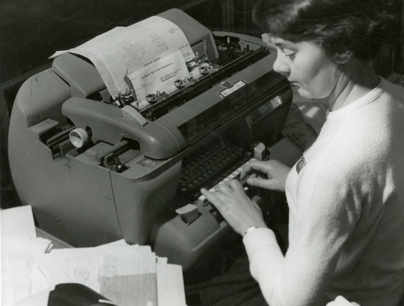 Vintage photos show the workplace and offices of the past  1970s 1980s - 16