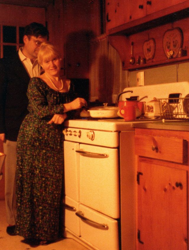 25 Intimate Photos Of Mom Working In The Kitchens In The 1970s Nostalgic Us Usreminiscence 
