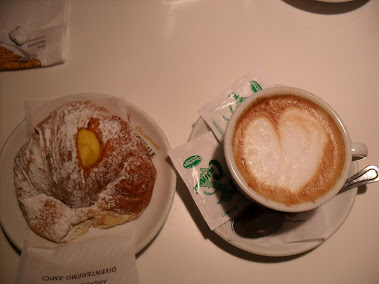 Cappuccino e cornetto