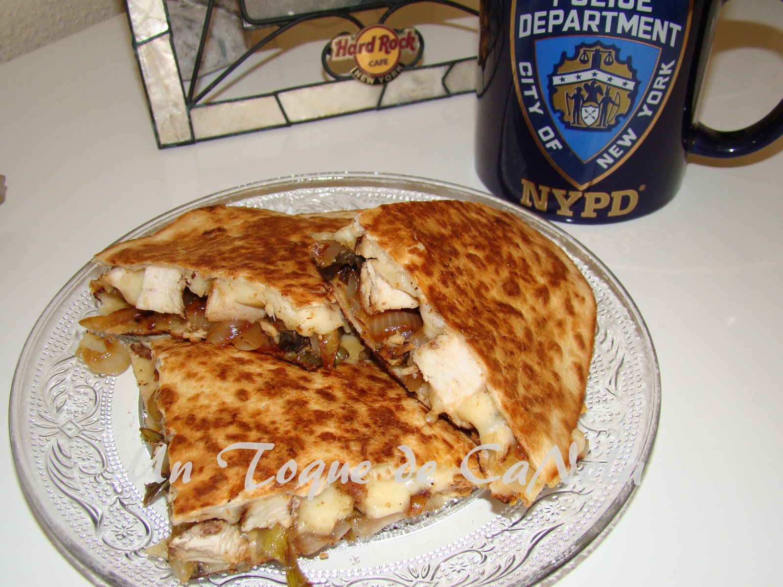 Un Toque de CaNela QUESADILLA DE POLLO Queens Nueva York
