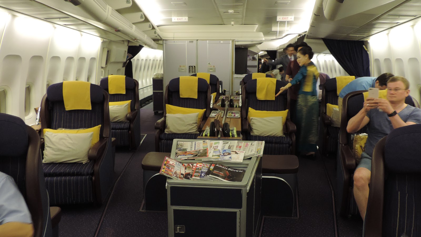 Review Thai B744 First Class Bangkok Tokyo Haneda