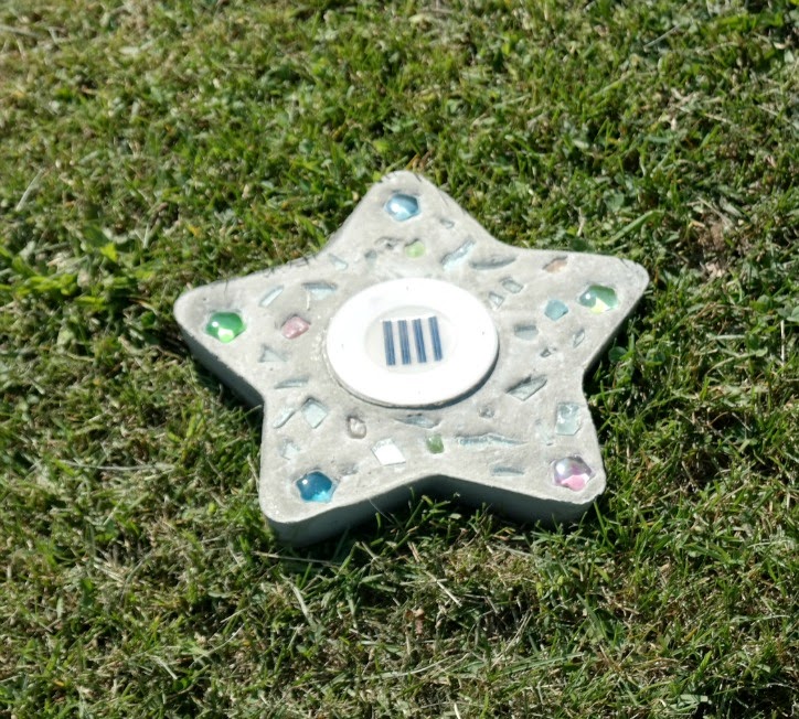 Passionate About Crafting DIY Garden Stepping Stone Kits with Solar