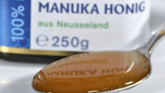 ما هو عسل المانوكا ولماذا يعتبر الأغلى في العالم؟