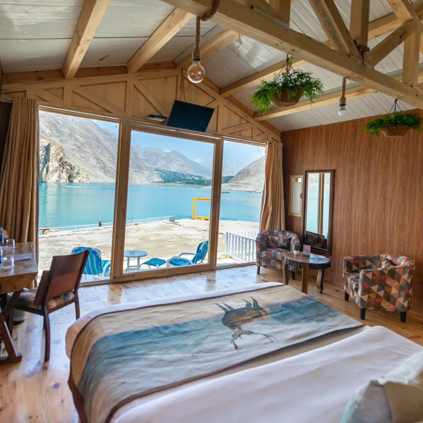 VacationSetup Luxus Hunza Attabad Lake Resort Hunza