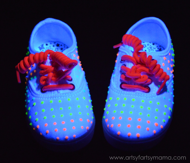 Glow-in-the-Dark Candy Button Shoes at artsyfartsymama.com #TulipGlow